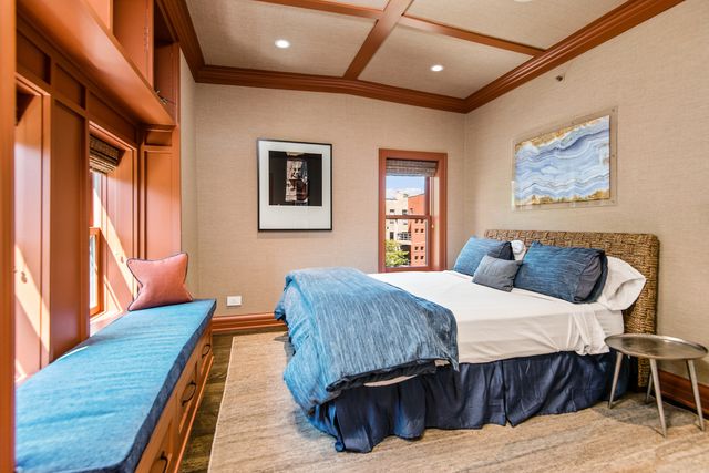 $4,100,000 | 438 West Eugenie Street, Chicago, IL 60614