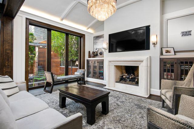 $4,100,000 | 438 West Eugenie Street, Chicago, IL 60614