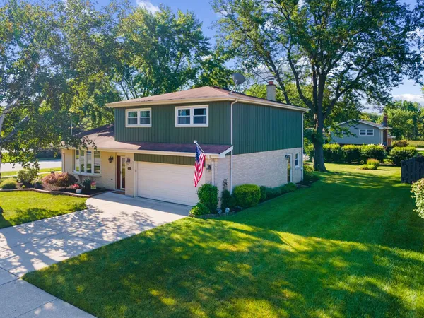 $595,000 | 2143 East Peachtree Drive, Arlington Heights, IL 60004