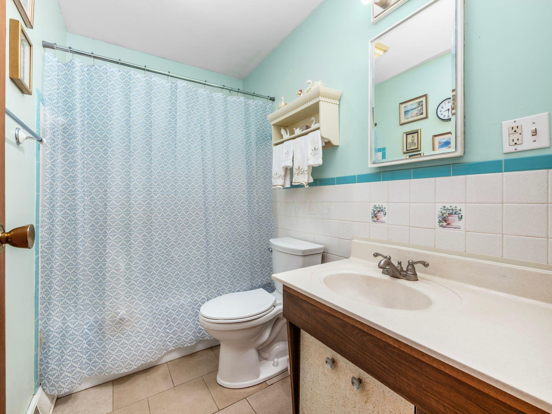 6464 Karl Road Columbus, OH 43229 - Photo 25 of 43 027_5450f2_N 6464 Karl Rd 042