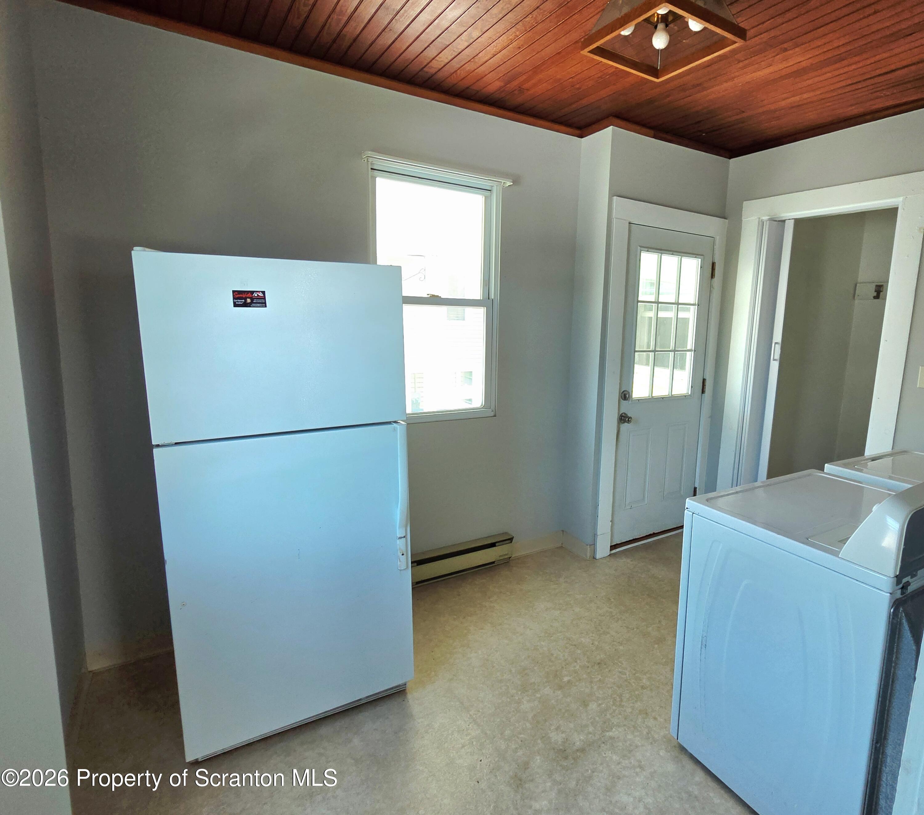 409 Butler Street Dunmore, PA 18512 - Photo 17 of 33 Laundry and Ref