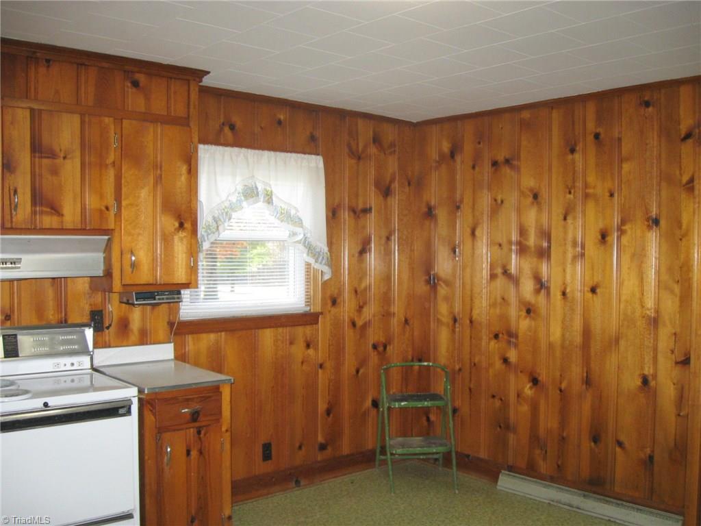 1723 Pipe Plant Road Walnut Cove, NC 27052 - Photo 16 of 30 Dining/Kitchen