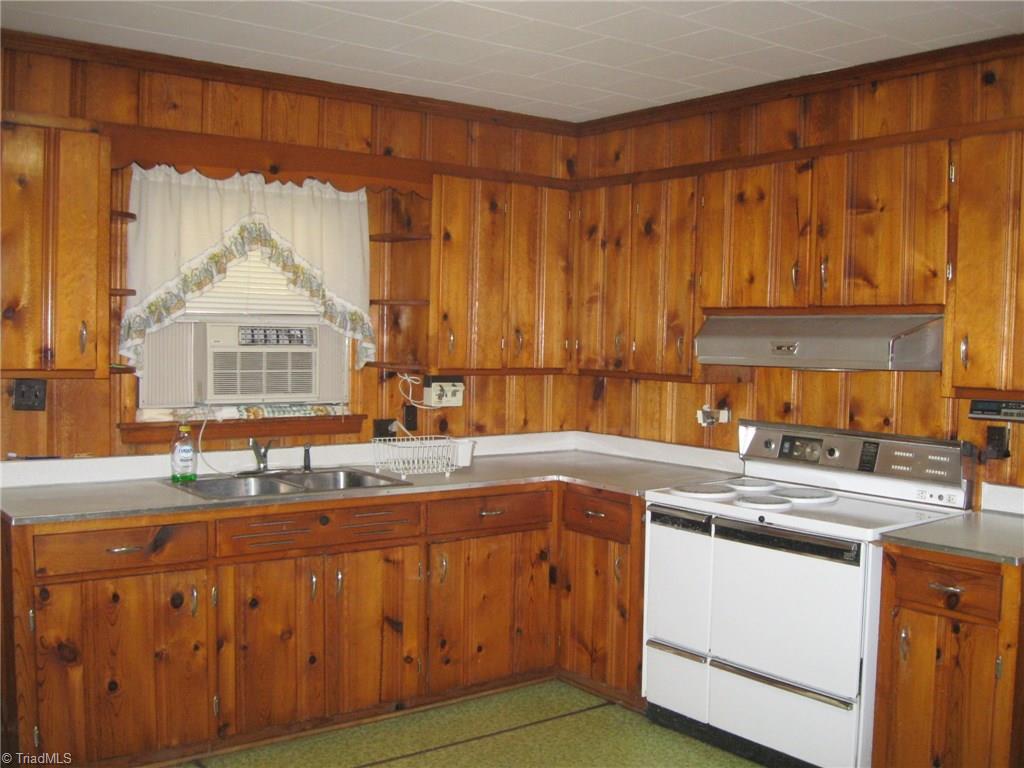 1723 Pipe Plant Road Walnut Cove, NC 27052 - Photo 17 of 30 Kitchen