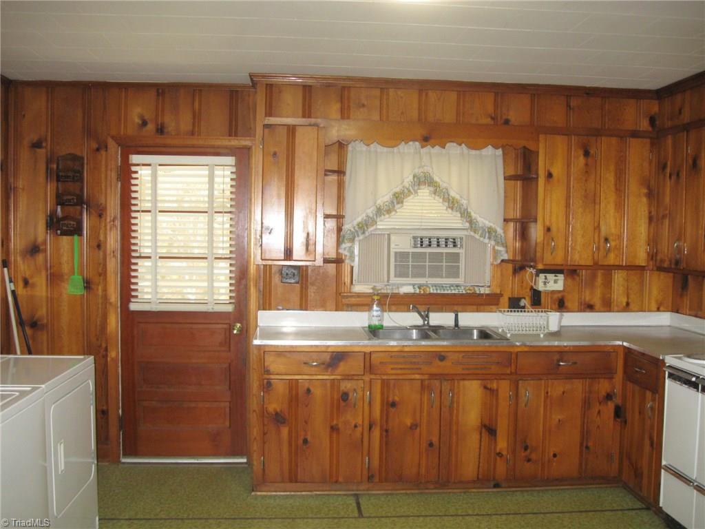 1723 Pipe Plant Road Walnut Cove, NC 27052 - Photo 18 of 30 Kitchen