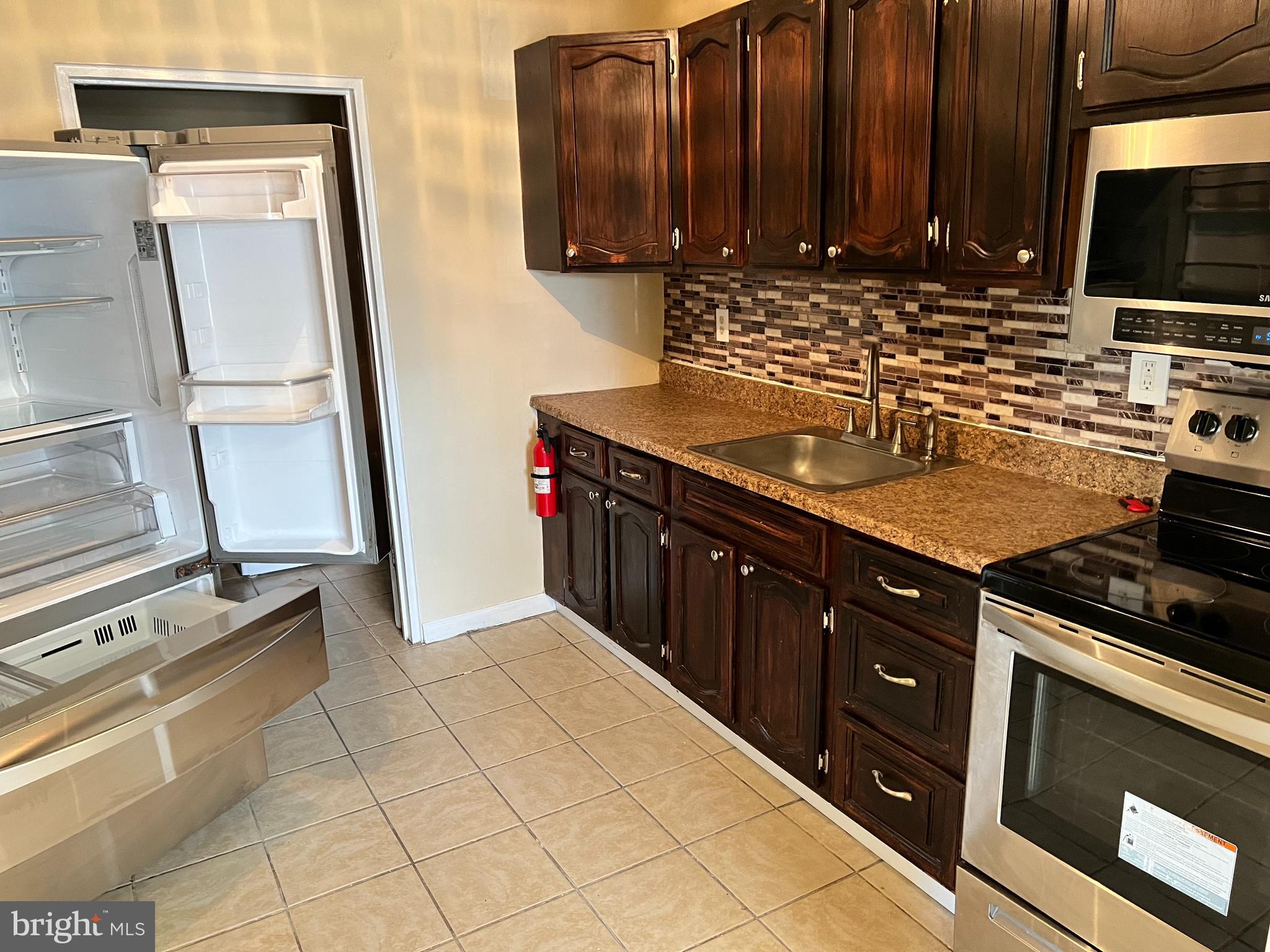 121 Ohio Avenue Clementon, NJ 08021 - Photo 3 of 11