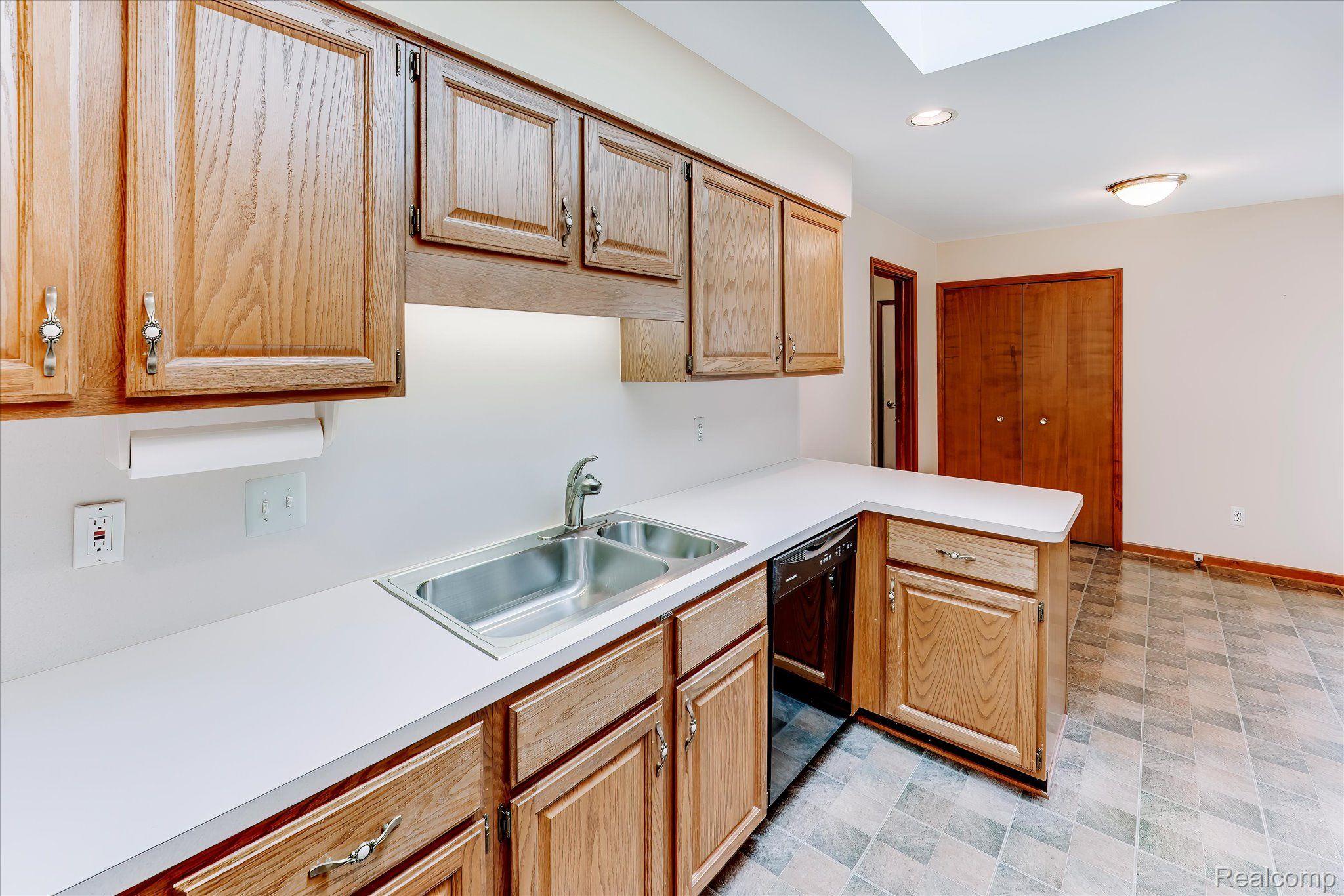 2125 London Bridge Drive Rochester, MI 48307 - Photo 11 of 47 Gallery Image 11
