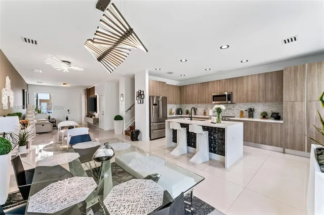 $770,000 | 7226 Northwest 103rd Path, Doral, FL 33178