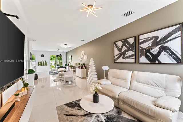 $770,000 | 7226 Northwest 103rd Path, Doral, FL 33178