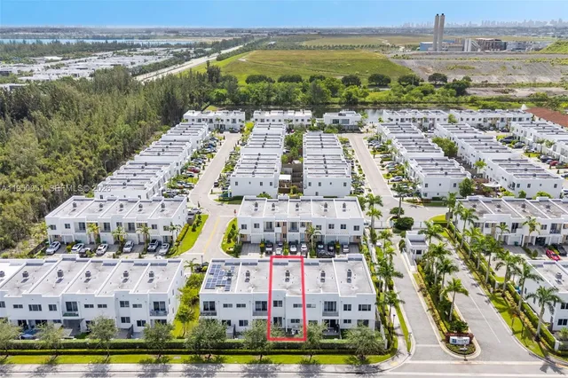 $770,000 | 7226 Northwest 103rd Path, Doral, FL 33178