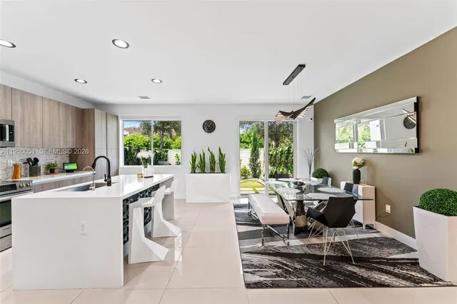 $770,000 | 7226 Northwest 103rd Path, Doral, FL 33178