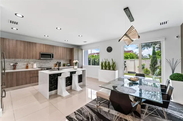 $770,000 | 7226 Northwest 103rd Path, Doral, FL 33178