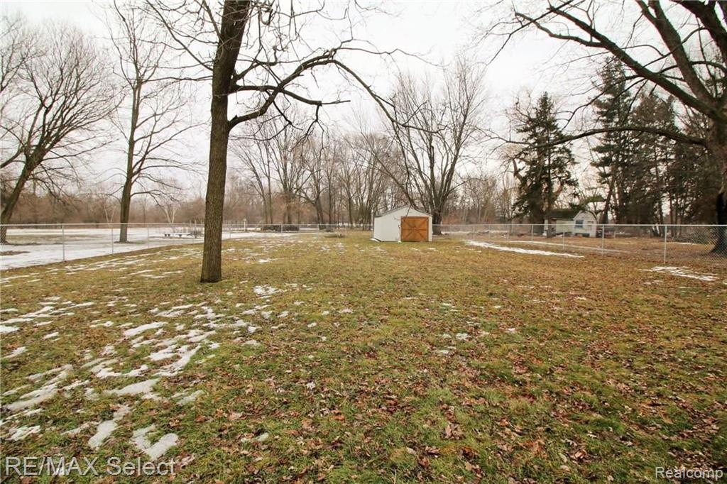4281 Calkins Road Flint, MI 48532 - Photo 5 of 23