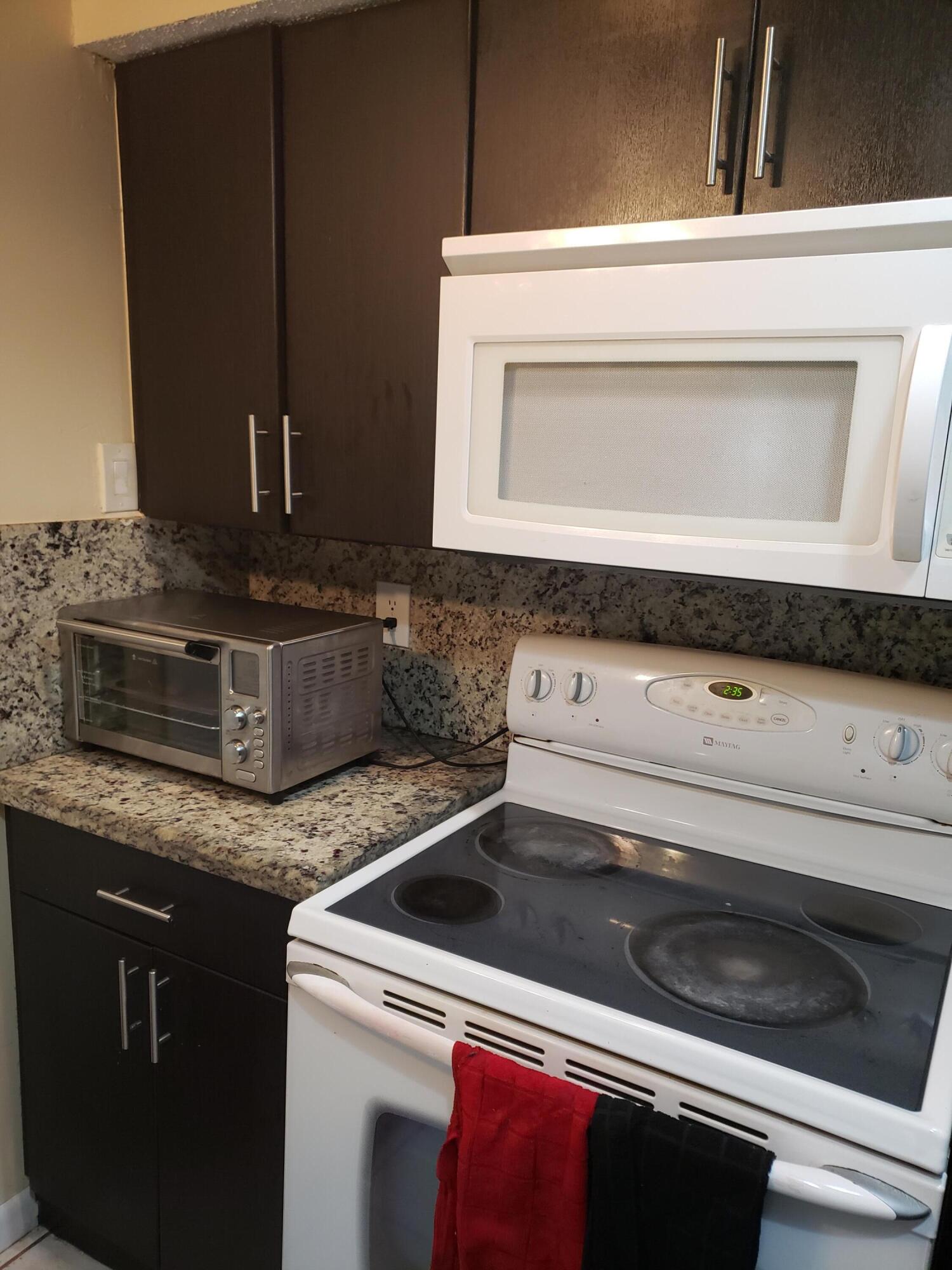 618 Northwest 13th Street, Unit 18 Boca Raton, FL 33486 - Photo 2 of 13 20220113_111126