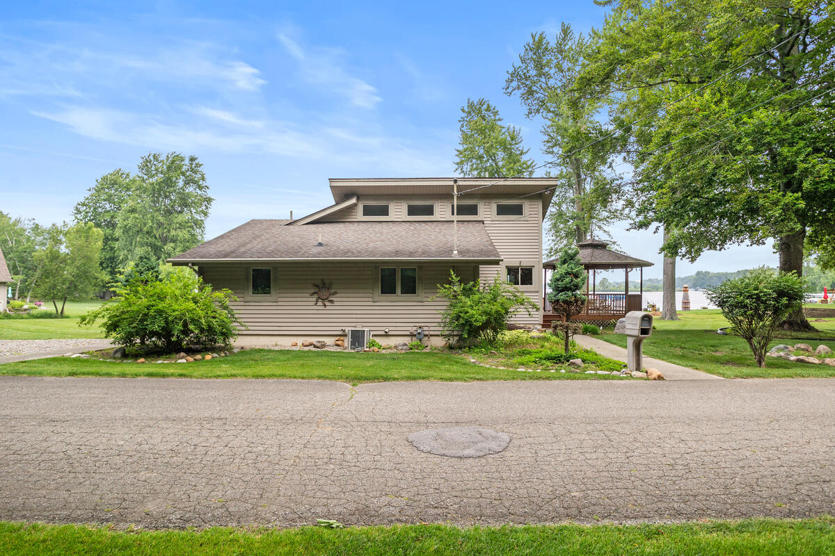 128 Wilmin Road Quincy, MI 49082 - Photo 6 of 38 128-Wilmin_001