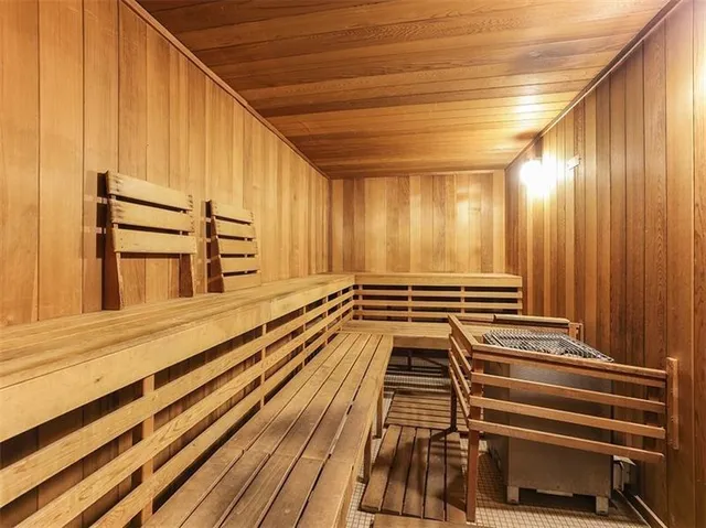 $194,000 | 320 Fort Duquesne Boulevard, Unit 15M, Pittsburgh, PA 15222