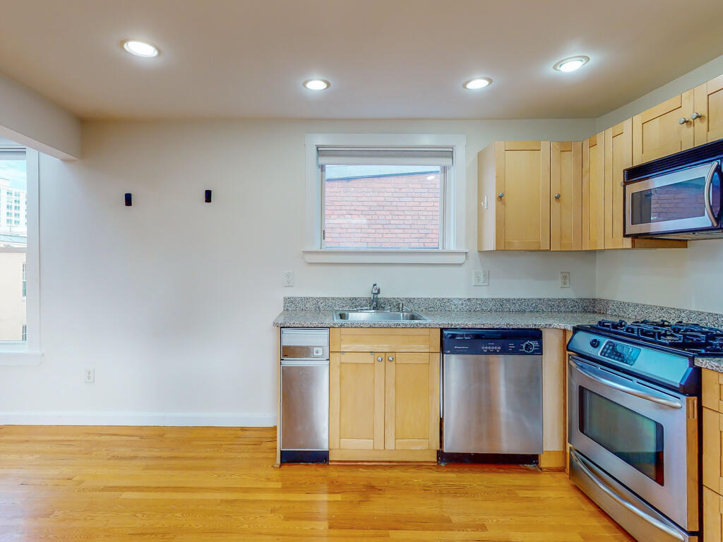 101 Danforth Street, Unit 12 Portland, ME 04101 - Photo 4 of 24 101DanforthStUnit12-Portland-03
