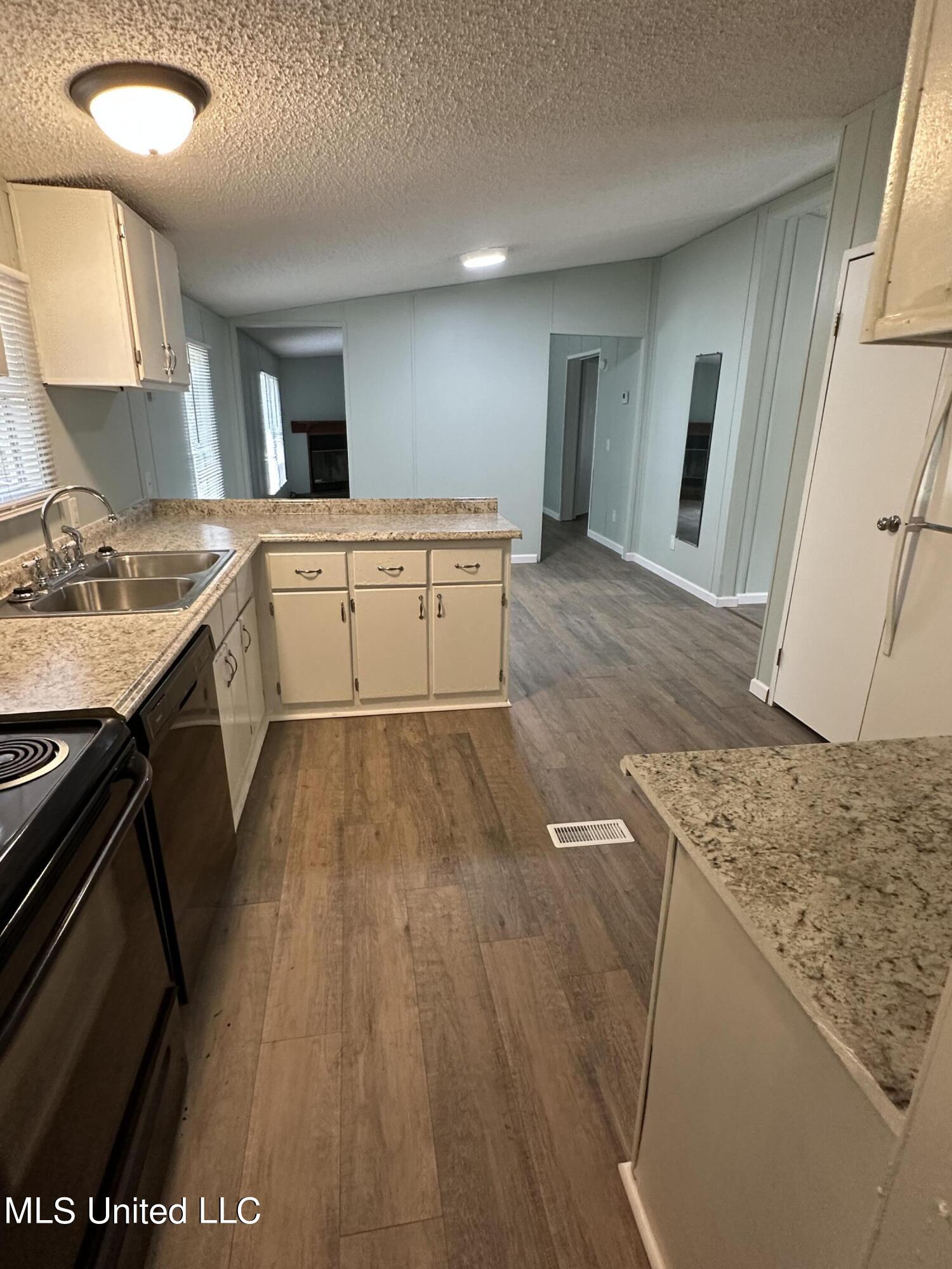 5902 Kings Road Moss Point, MS 39563 - Photo 5 of 26 IMG_1705