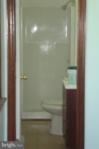 9001 Marye Road Partlow, VA 22534 - Photo 8 of 25 a bathroom with a toilet and a shower