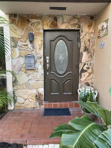 $3,400 | 8950 Collins Avenue, Unit 7, Surfside, FL 33154