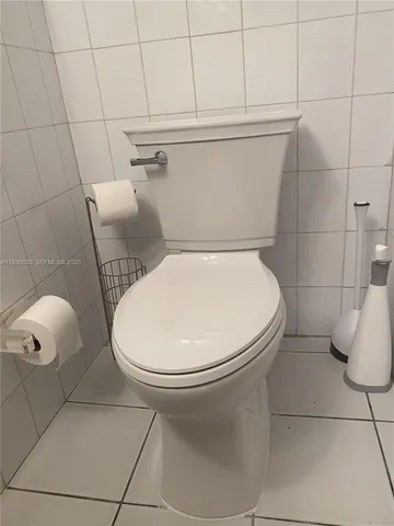 $3,400 | 8950 Collins Avenue, Unit 7, Surfside, FL 33154