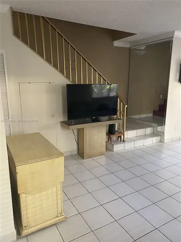 $3,400 | 8950 Collins Avenue, Unit 7, Surfside, FL 33154