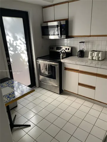 $3,400 | 8950 Collins Avenue, Unit 7, Surfside, FL 33154