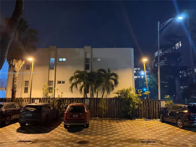 $3,400 | 8950 Collins Avenue, Unit 7, Surfside, FL 33154