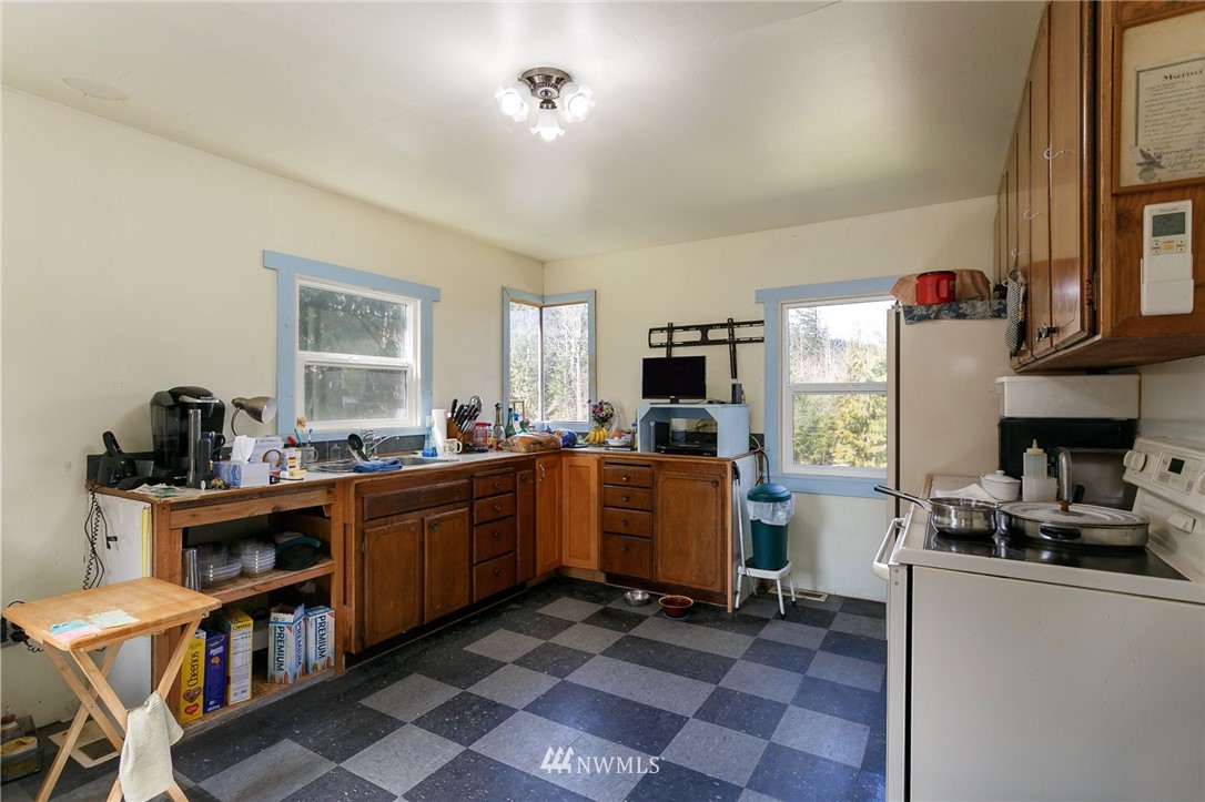 3568 Lindquist Road Bellingham, WA 98226 - Photo 7 of 19 Gallery Image 7
