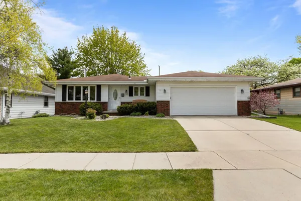 $300,000 | 543 East Murray Avenue, Appleton, WI 54915