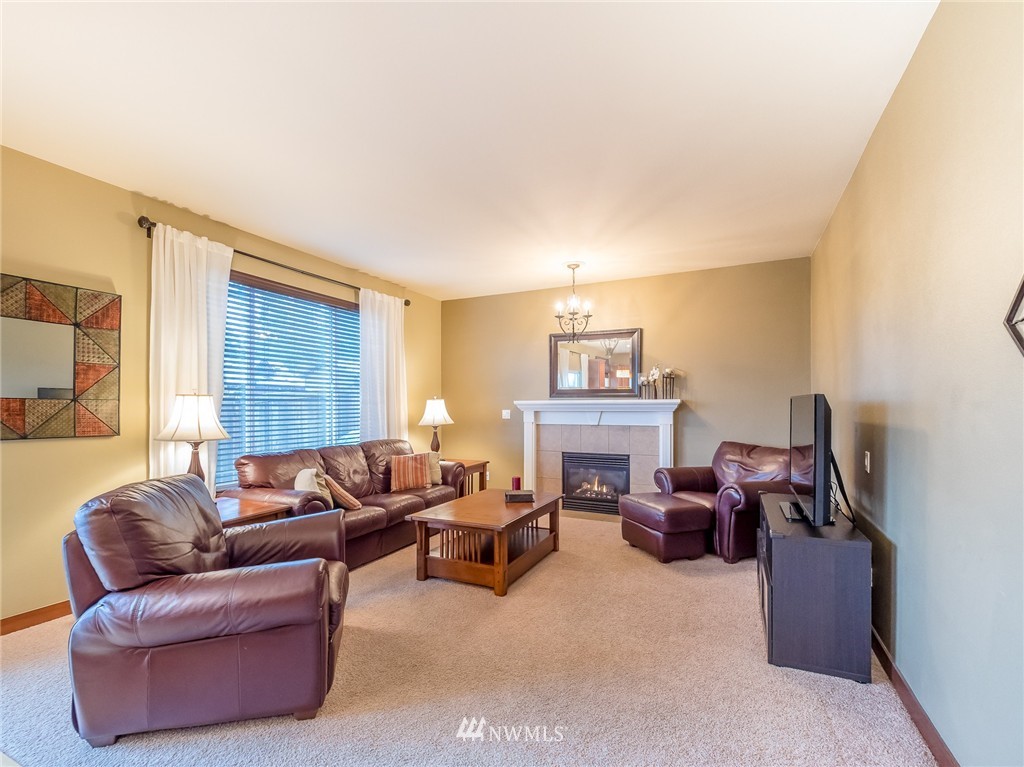 4205 164th Place Southeast Bothell, WA 98012 - Photo 5 of 16 Gallery Image 5