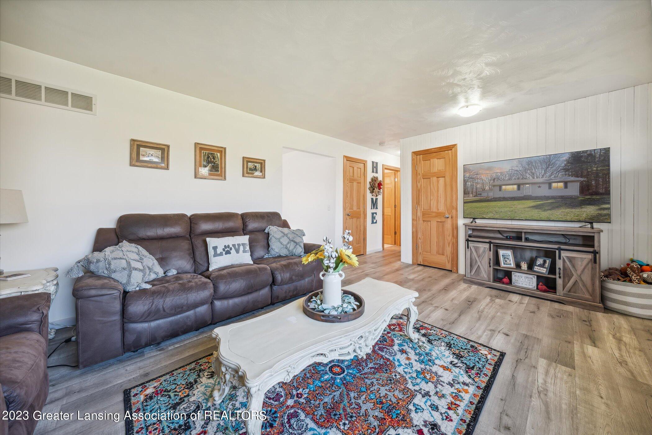 2107 South Waverly Road Eaton Rapids, MI 48827 - Photo 11 of 40 11-2107-S-Waverly-Rd-Eaton-Rapids-MI-488