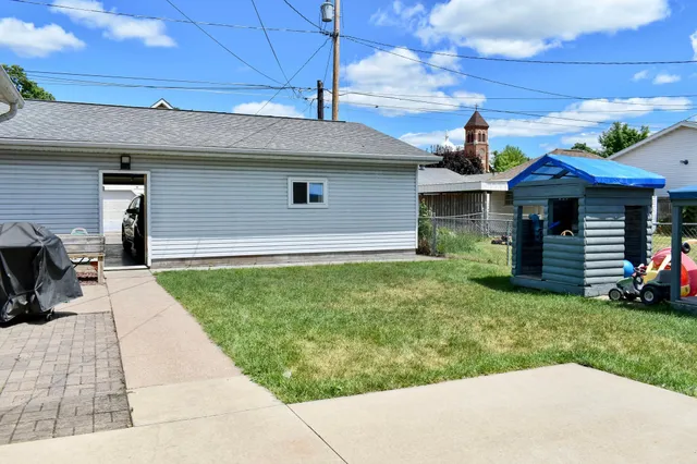 $230,000 | 512 East Wabasha Street, Winona, MN 55987