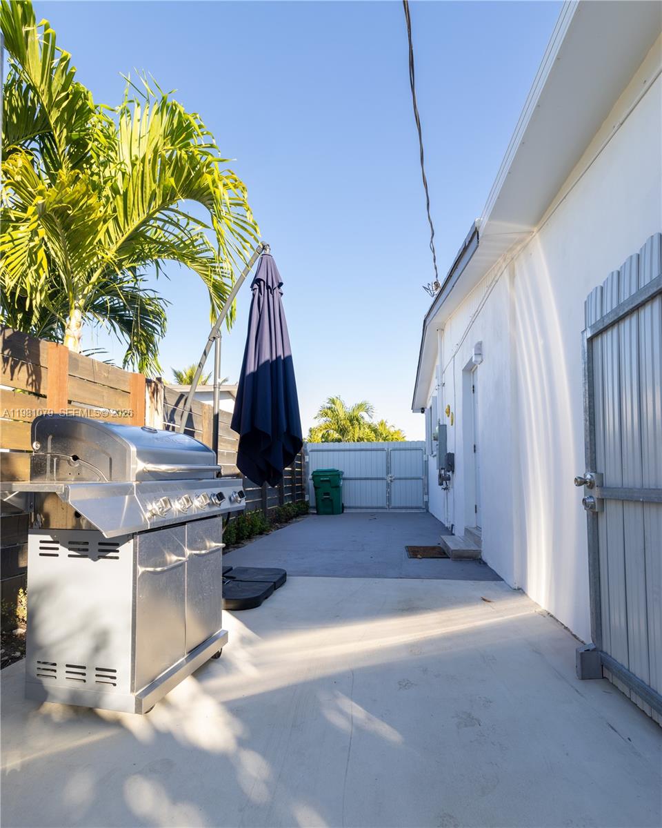 19600 Gulfstream Road Cutler Bay, FL 33157 - Photo 22 of 36 a view of entryway and kitchen
