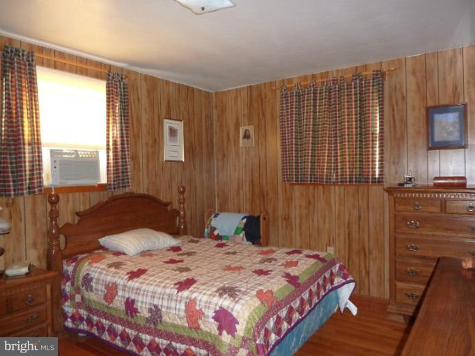 Bedroom (Master)