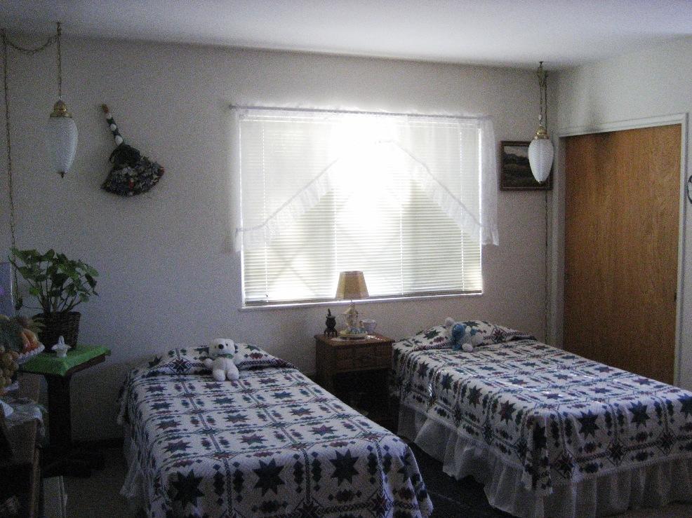 2811 Mission Drive Solvang, CA 93463 - Photo 5 of 8 a bedroom with a bed and a window