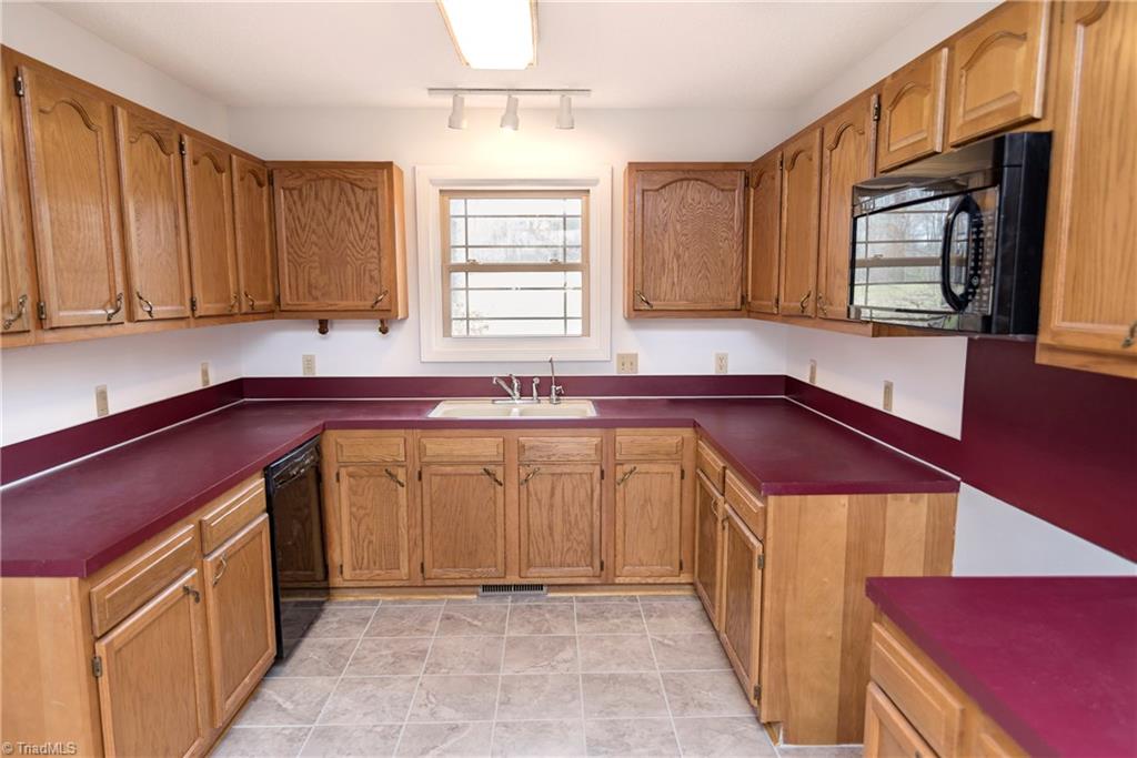 1052 Frye Bridge Road Clemmons, NC 27012 - Photo 7 of 30 Gallery Image 7