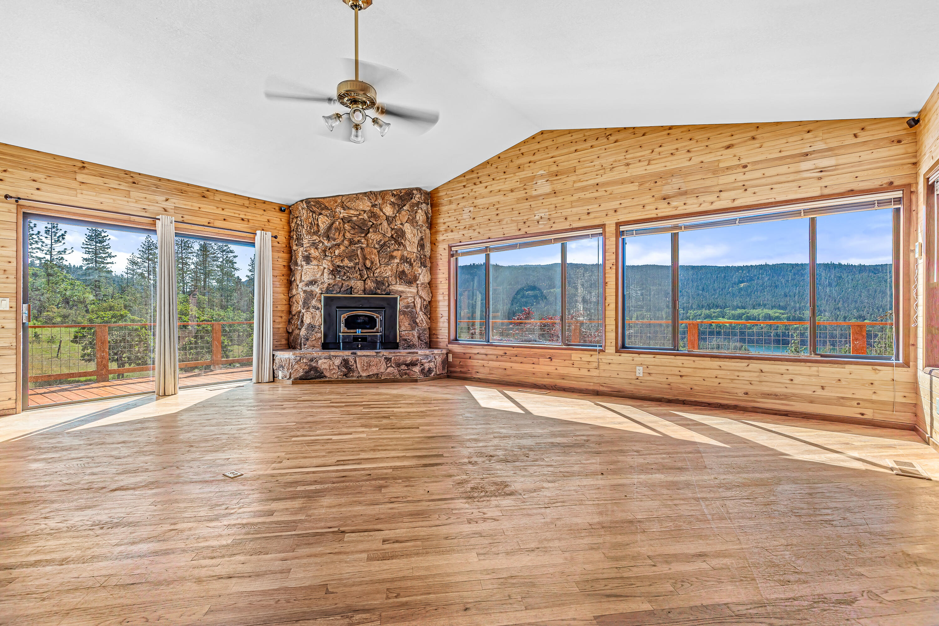 1306 Lewis Road Prospect, OR 97536 - Photo 4 of 66 9R9A9798