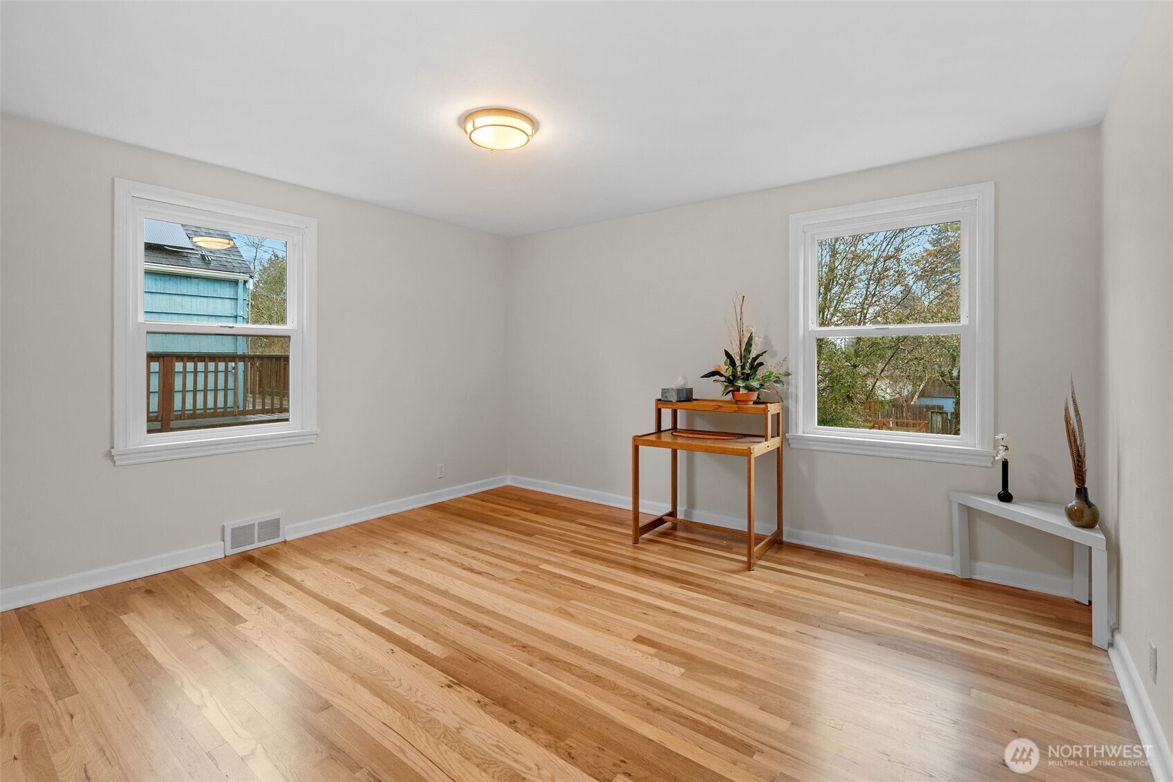 9748 Dayton Avenue North Seattle, WA 98103 - Photo 13 of 39