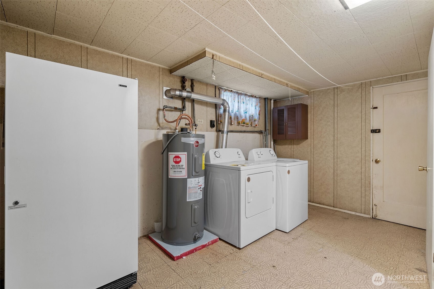 9748 Dayton Avenue North Seattle, WA 98103 - Photo 27 of 39 a utility room with dryer and washer