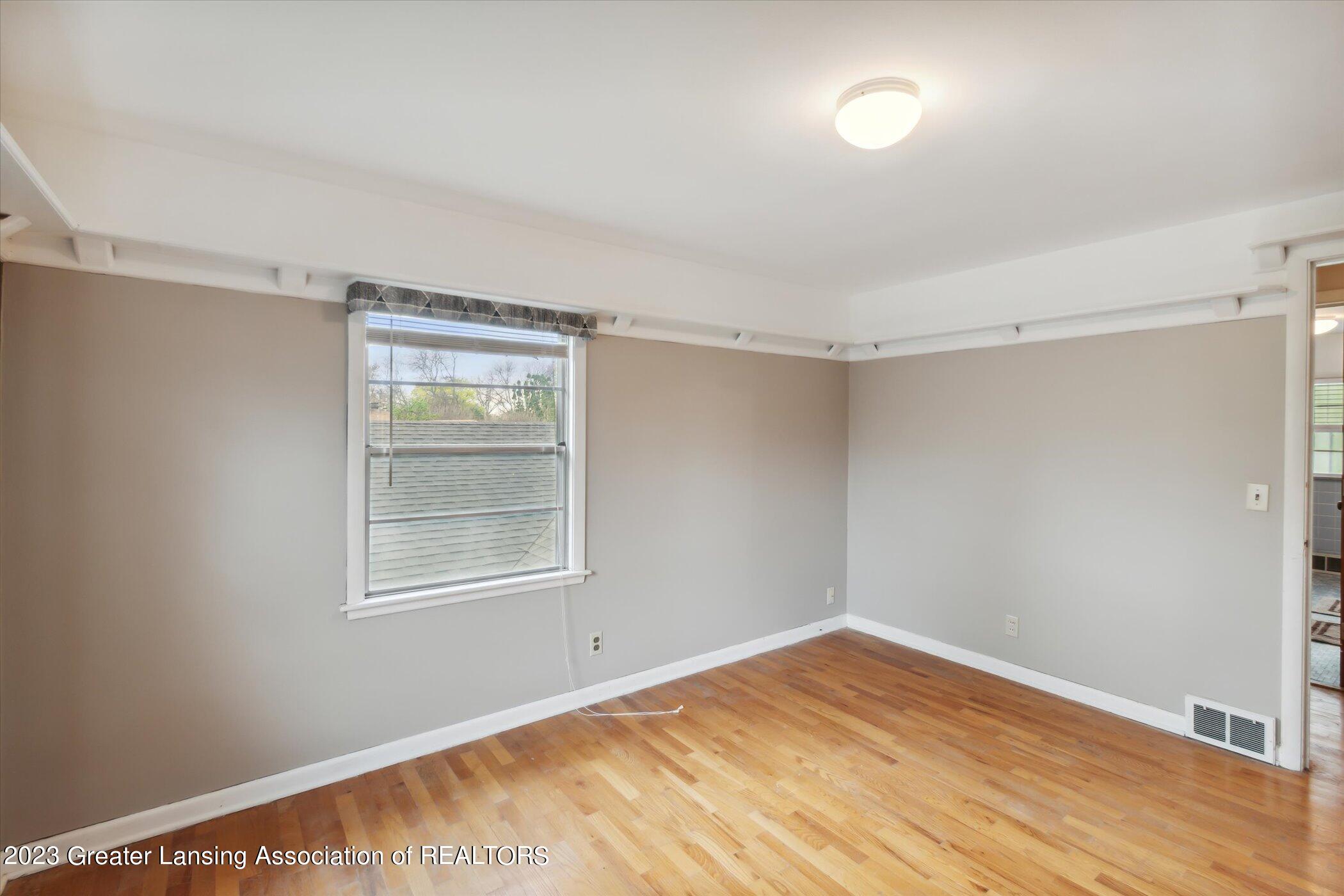 1710 Nottingham Road Lansing, MI 48911 - Photo 34 of 50 37-1710-Nottingham-Rd-Lansing-MI-48911-W