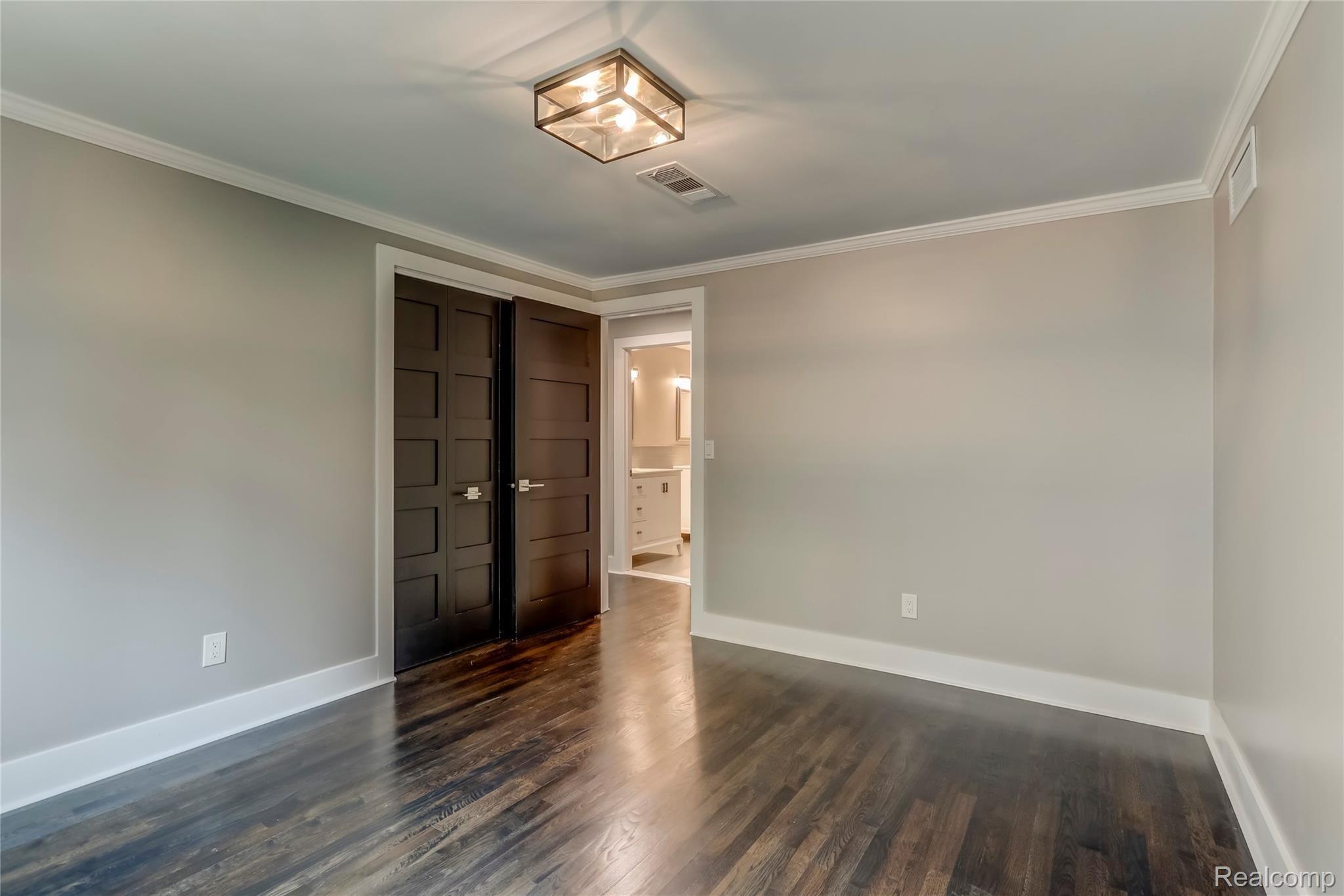 5161 Watergate Road West Bloomfield, MI 48323 - Photo 29 of 40 5161 Watergate Road, West Bloomfield Township, MI-29.jpg-FULL