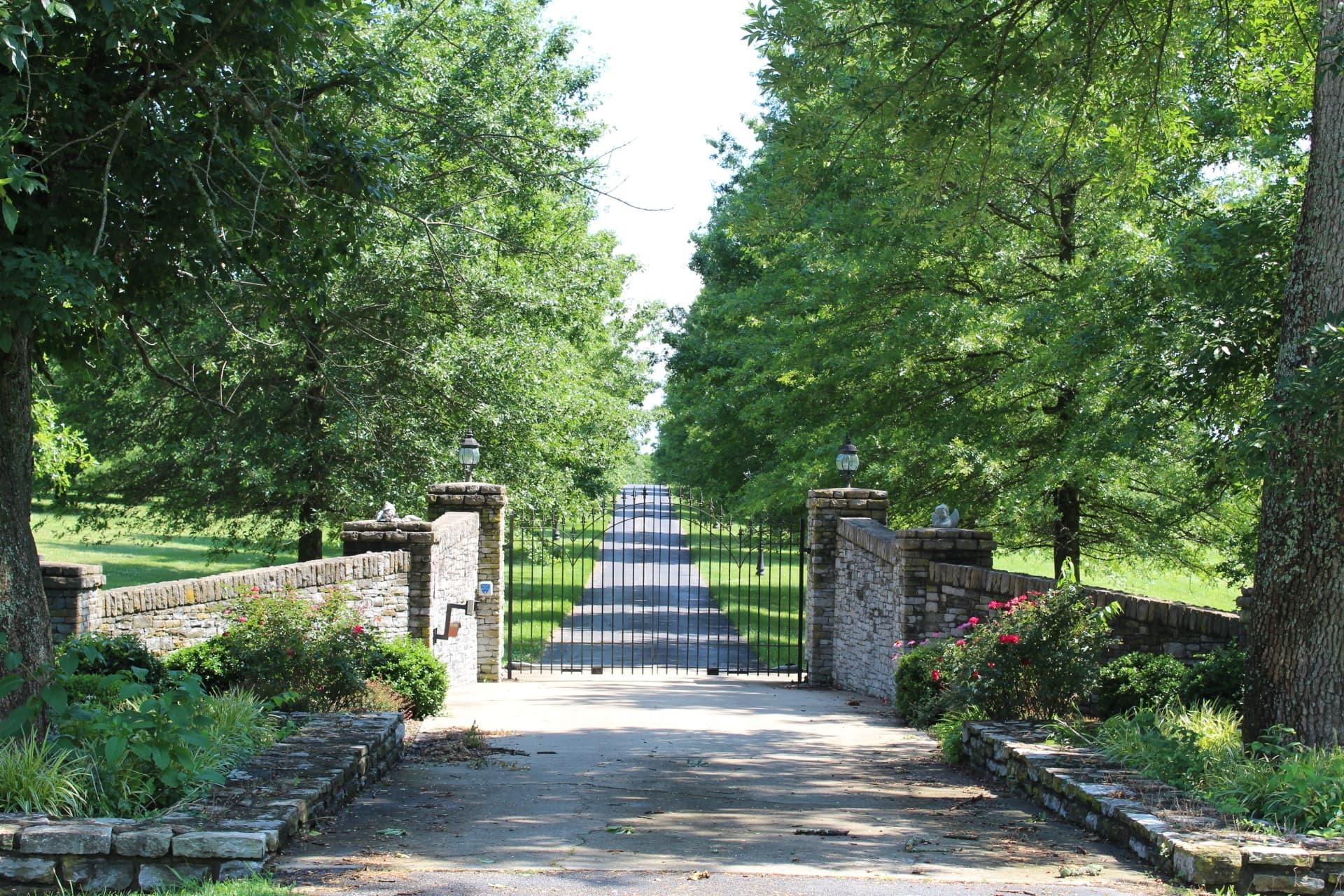 5820 Winchester Road Lexington, KY 40509 - Photo 2 of 88 img_1487