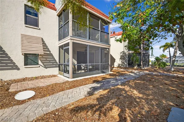 a view of a house with a backyard