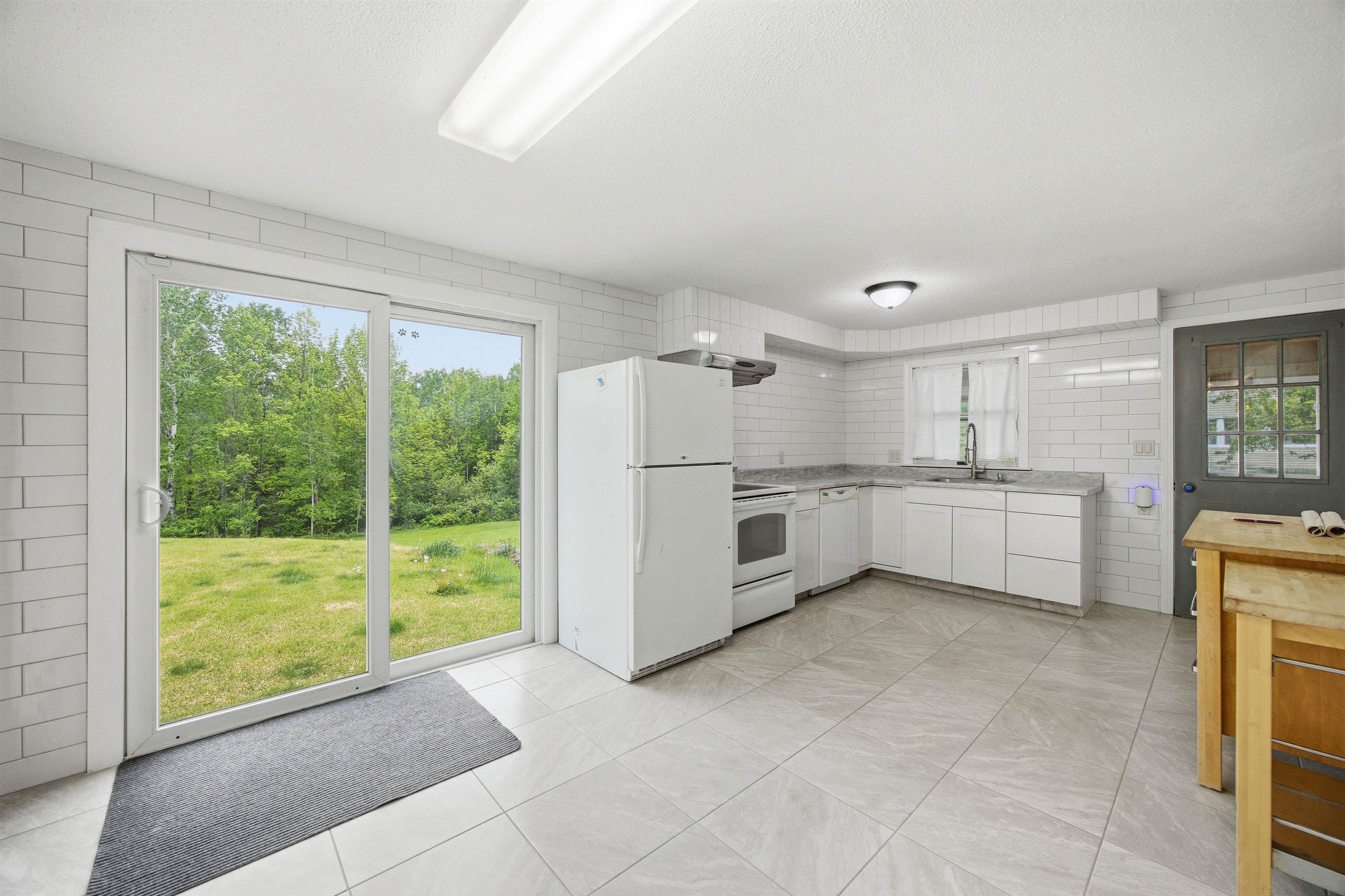 461 Coventry Road Benton, NH 03785 - Photo 11 of 49