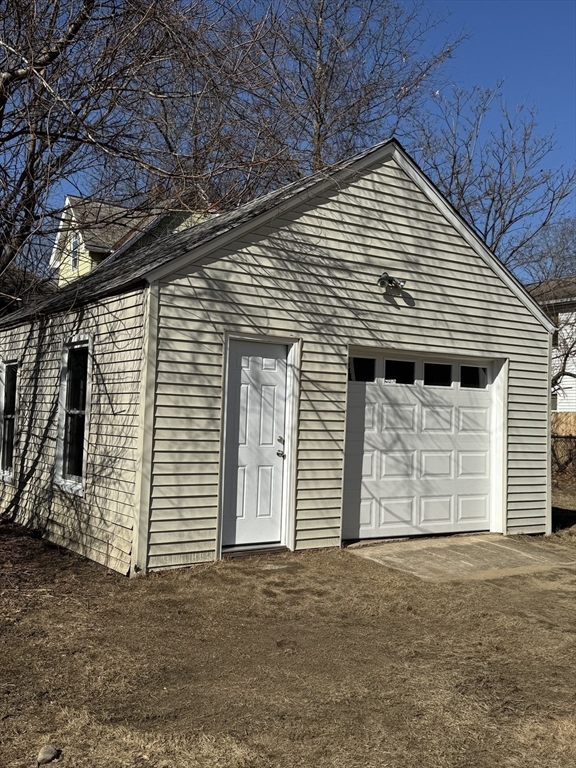 98 Elijah Street Springfield, MA 01109 - Photo 8 of 42