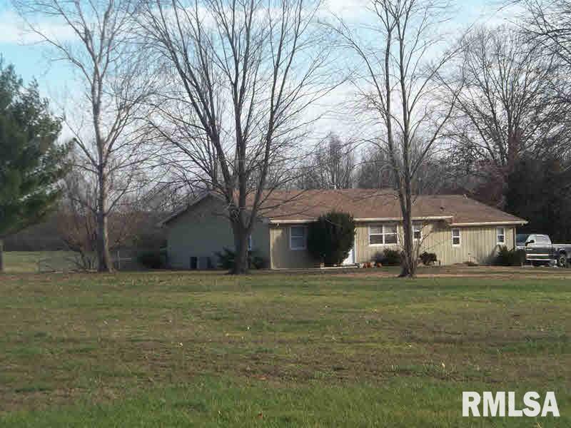 7476 Deering Road Benton, IL 62812 - Photo 3 of 19 Gallery Image 3