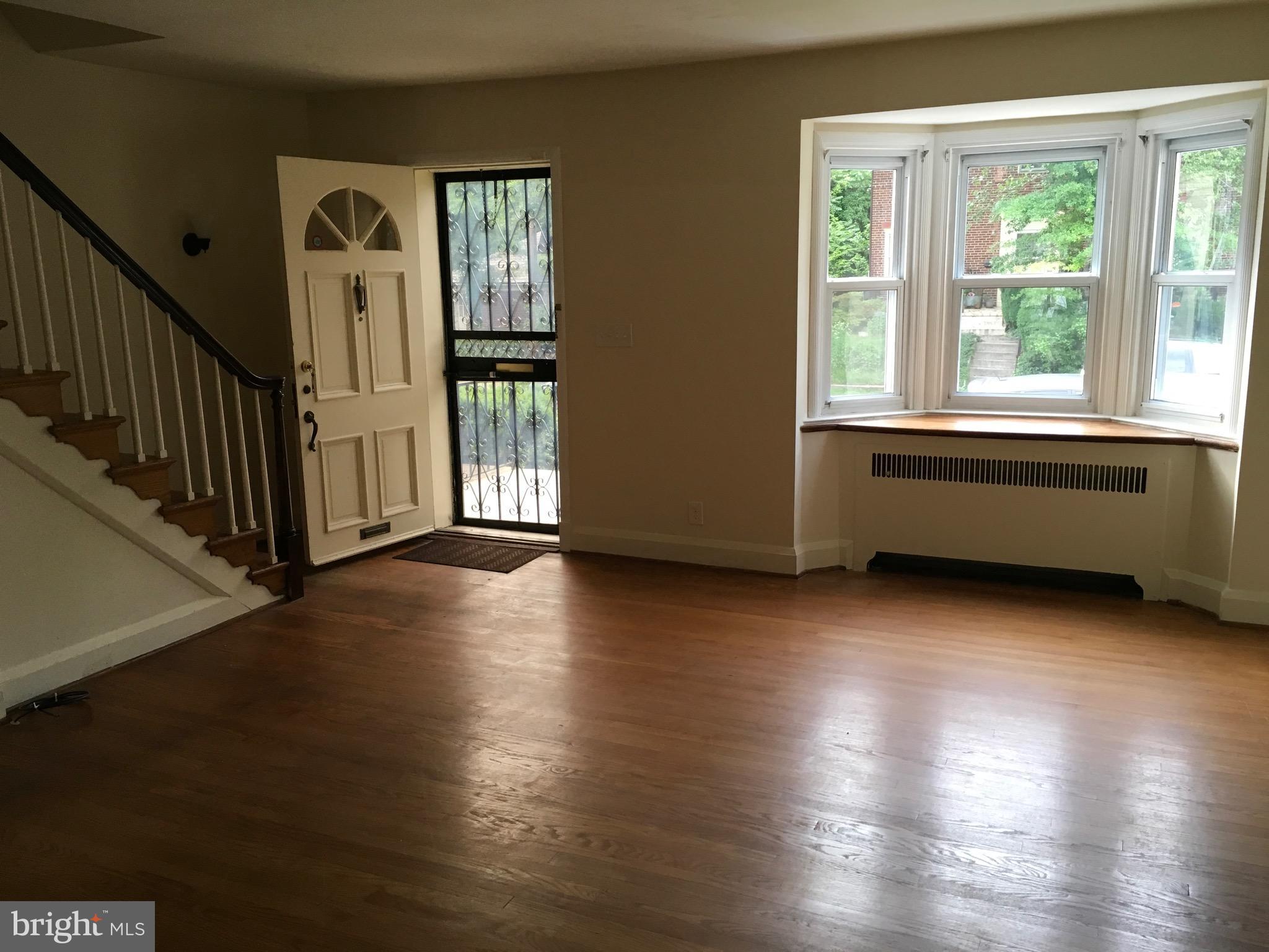 1507 Ralworth Road Baltimore, MD 21218 - Photo 3 of 22 Living Room