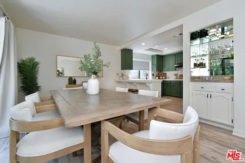 $1,085,000 | 22522 Avenue San Luis, Woodland Hills, CA 91364