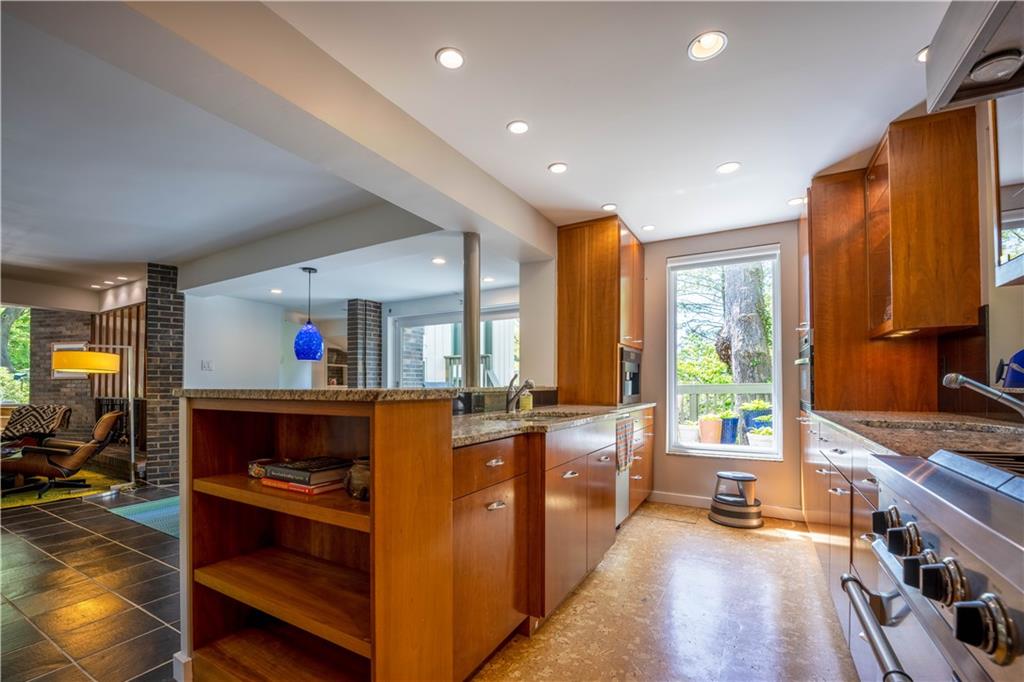 90 Woodland Road Pittsburgh, PA 15232 - Photo 15 of 25 Gallery Image 15