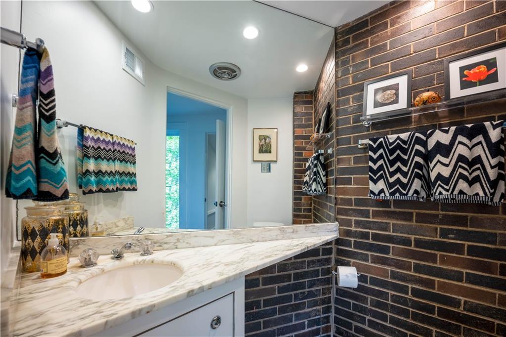 90 Woodland Road Pittsburgh, PA 15232 - Photo 20 of 25 Gallery Image 20